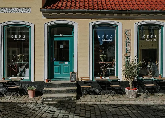 Kefs Guesthouse & Cafe