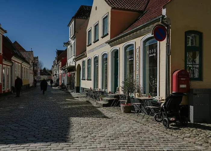 Kefs Guesthouse & Cafe