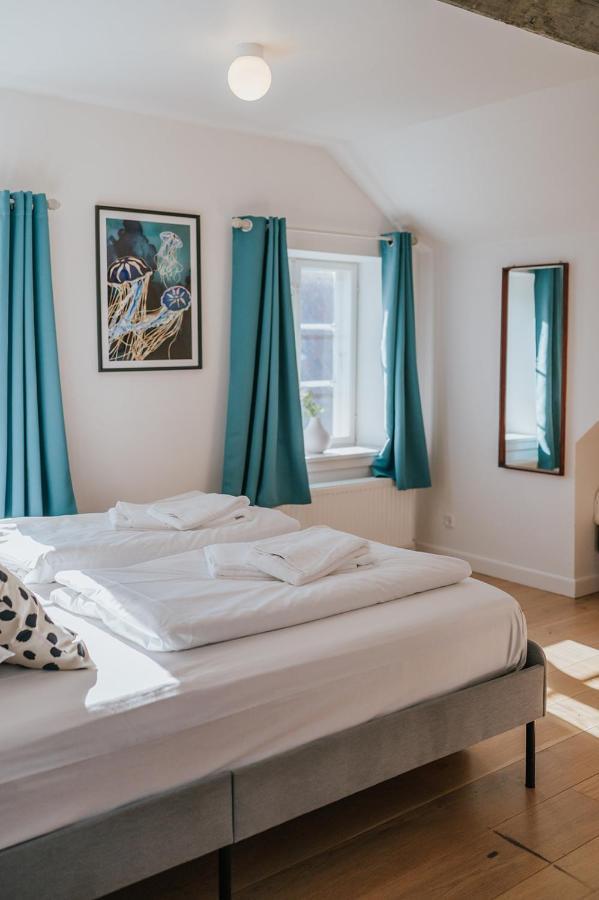 Kefs & Cafe Bed & Breakfast *