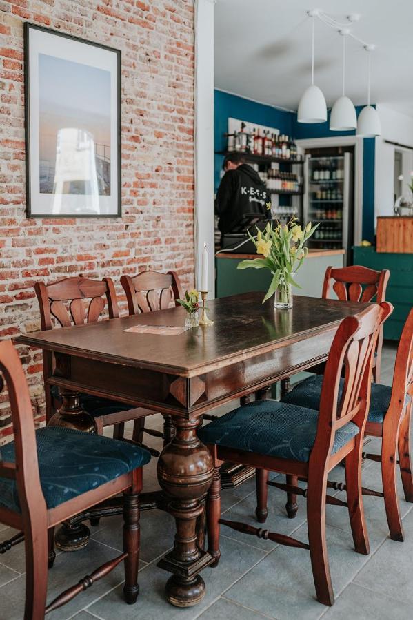 Kefs & Cafe Bed & Breakfast